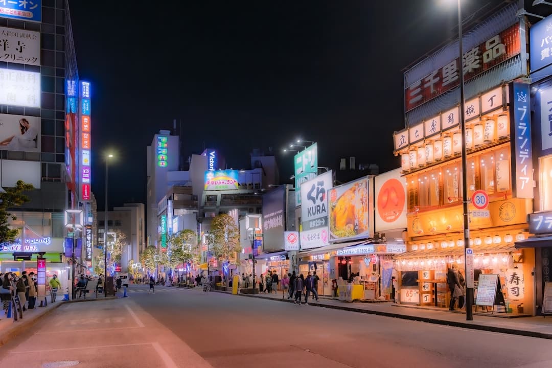 三大股指开盘涨跌不一 沪指低开0.11%